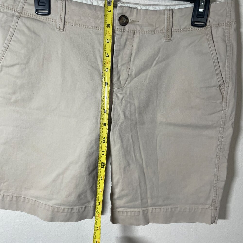Women’s Old Navy Khaki Perfect Bermuda Shorts Low Rise, Size 8 - Picture 5 of 7